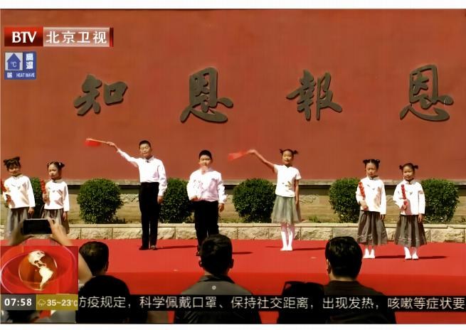 2021年在北京市文旅局主办戒台寺端午诗歌朗诵会中首儿团演员表演《卢沟谣》