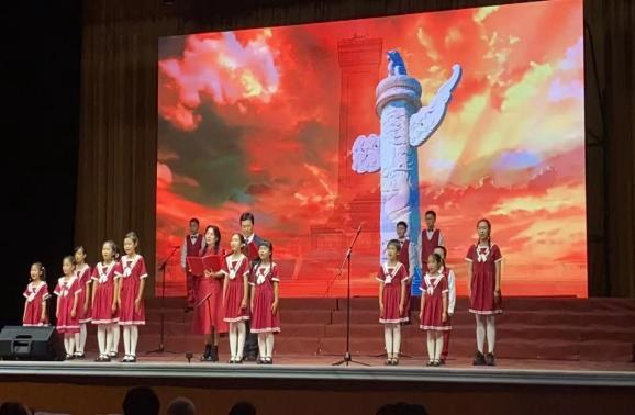 2024年9月21日，中共北京市委党校组织“新中国从这里走来”活动于河北西柏坡演出，首都少儿朗诵艺术团与诗人阿紫老师、北京市委党校干部王昊老师同台朗诵《新中国从这里走来》。